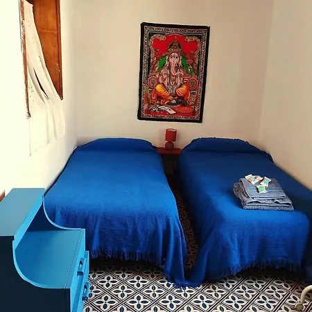 Acoran Family Guests House With Included Morning Yoga Practice 게스트하우스 *
